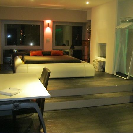 A14 Business Suite Сесто Сан Джовани Стая снимка