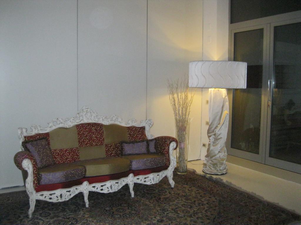 A14 Business Suite Сесто Сан Джовани Стая снимка