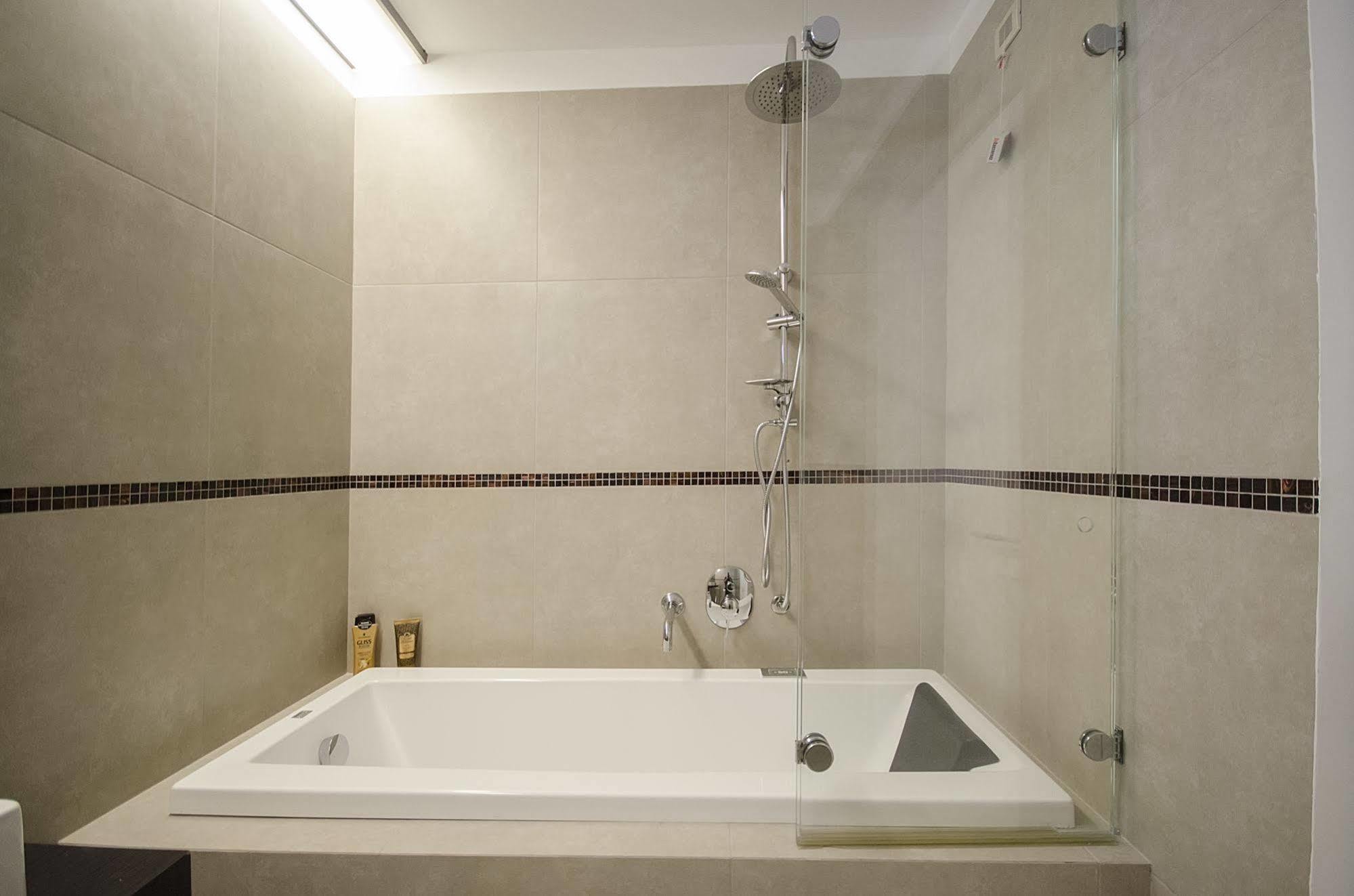 A14 Business Suite Сесто Сан Джовани Екстериор снимка